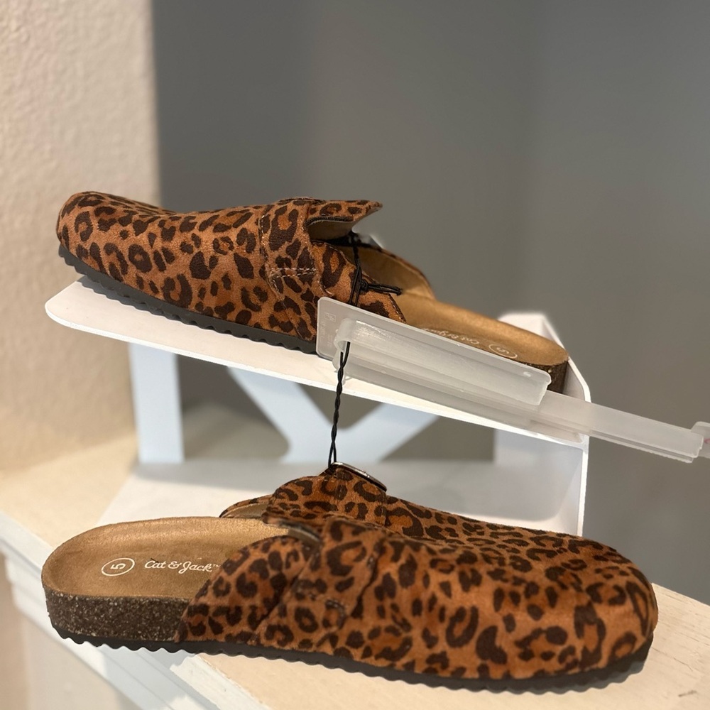 Kids' Tate Clogs Cat & Jack™ Cheetah Sz 5 Slip-on Mule Contoured Footbed NEW - Picture 2 of 6